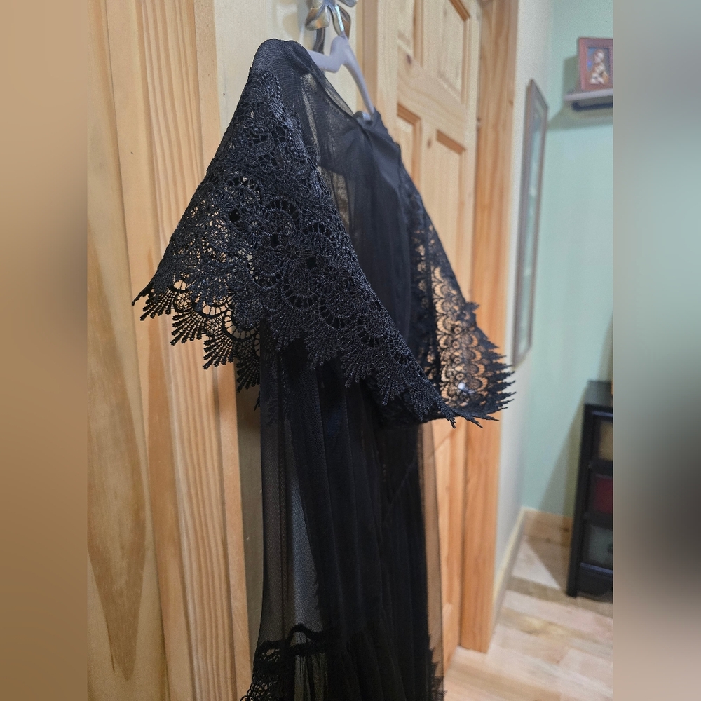 Elegant Sheer Black Lace Robe - Picture 6 of 8